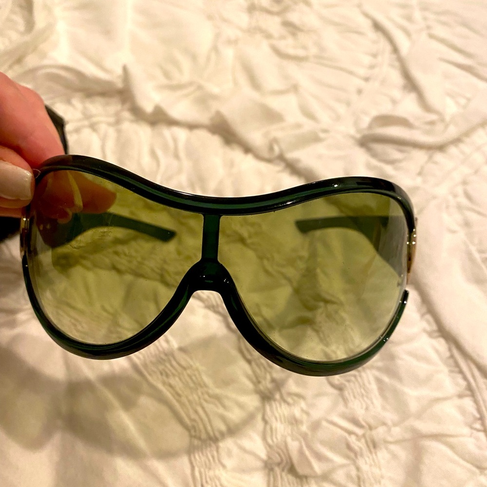 Authentic Gucci dark green and gold horsebit wrap around sunglasses.